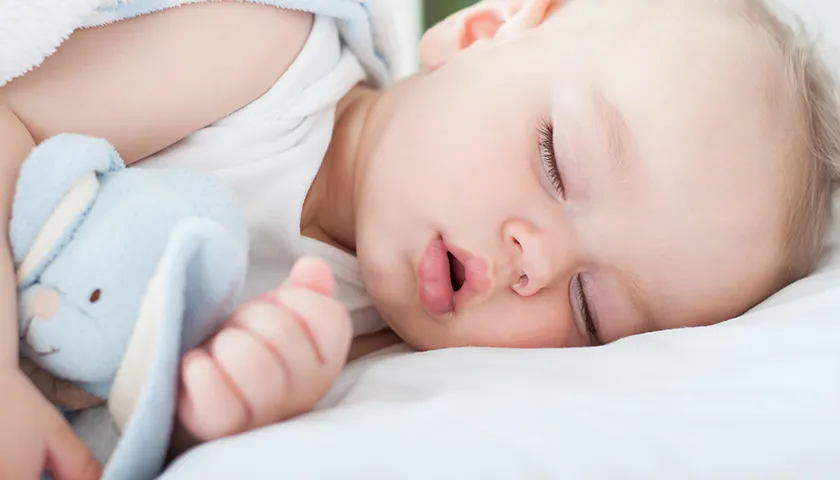 En Farline te samos consejos sobre cómo relajar a tu bebé antes de dormir. bebé dormido